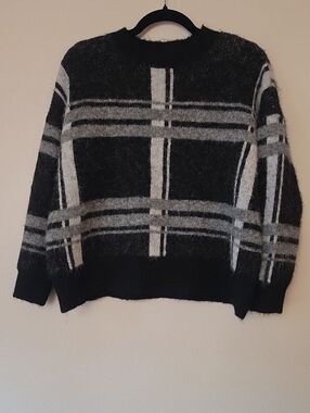 Vince Camuto Black & Gray Plaid Fuzzy Crewneck Sweater